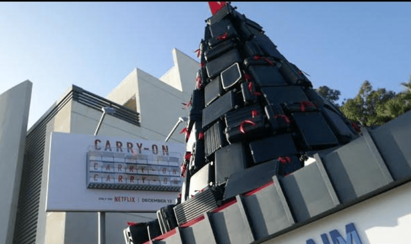 🎄 Netflix’s Luggage Tree: The Holiday Marketing Stunt You Didn’t See Coming!&nbsp;🎬